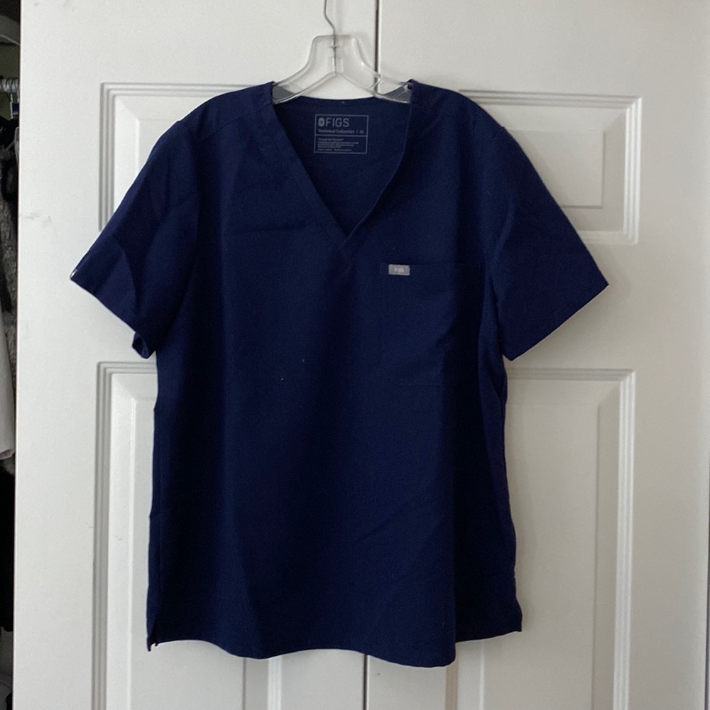 Figs scrub top - like new!